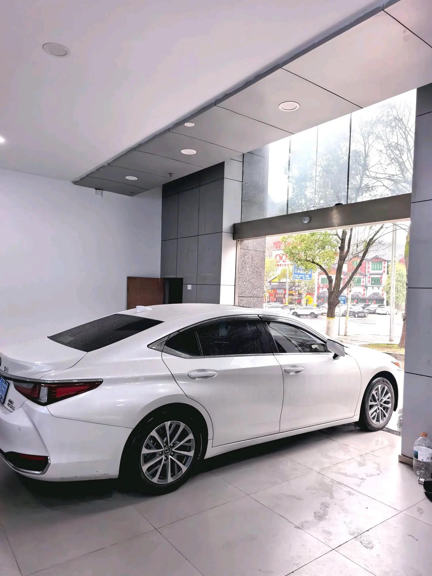 Lexus ES (Imported) 2024 ES200 2.0 Stepless Edition Automatic Gear 3