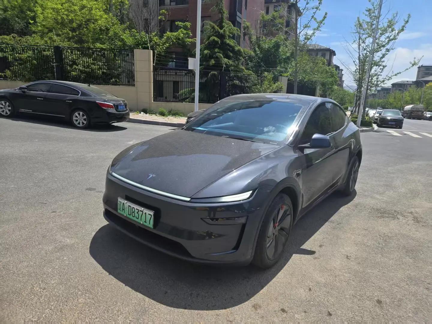 Tesla 2025 Model Y Rear-Wheel Drive Automatic