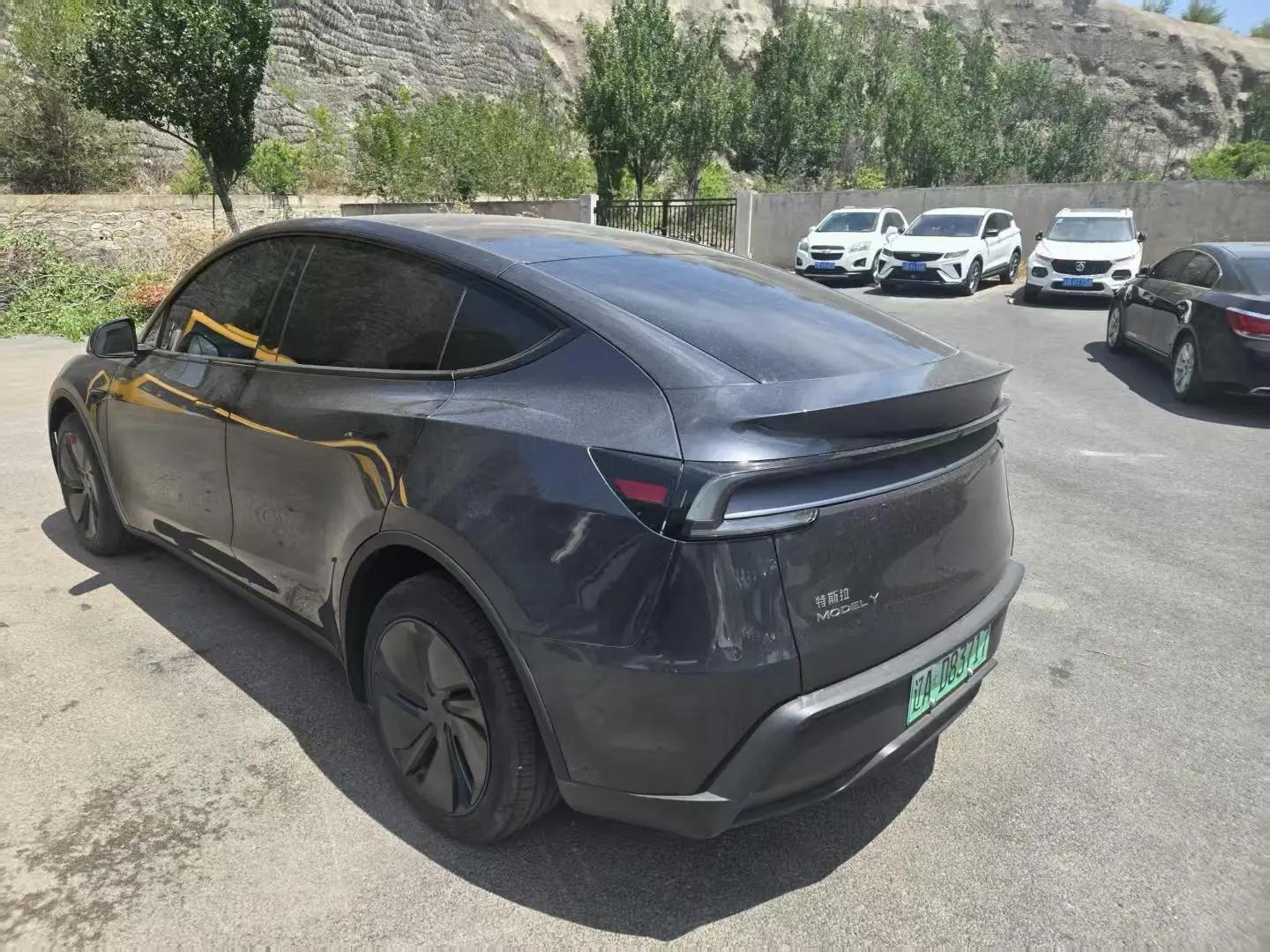 Tesla 2025 Model Y Rear-Wheel Drive Automatic 4