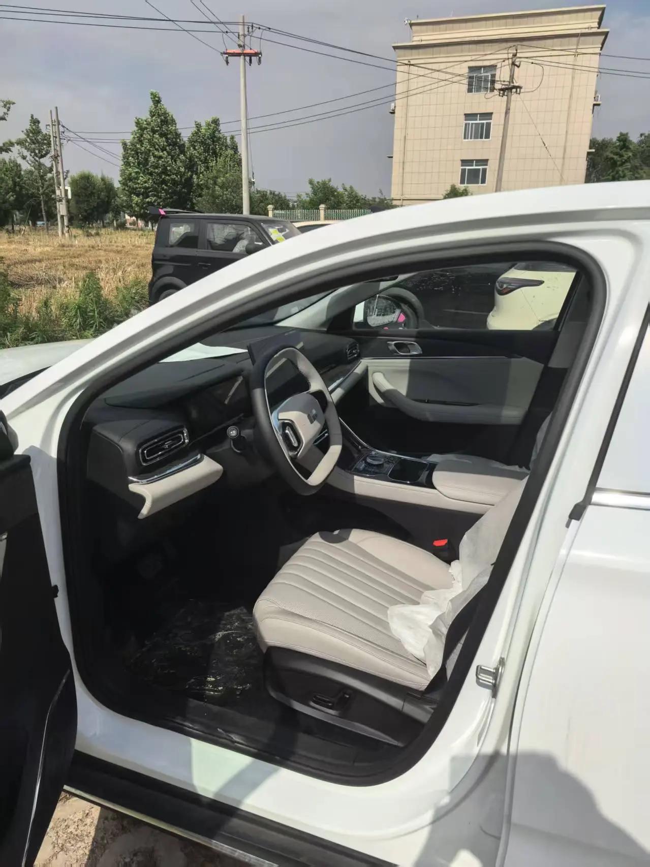 Geely Galaxy 2025 xingyao 6 EM-i 1.5 125km exploration version automatic gear 2