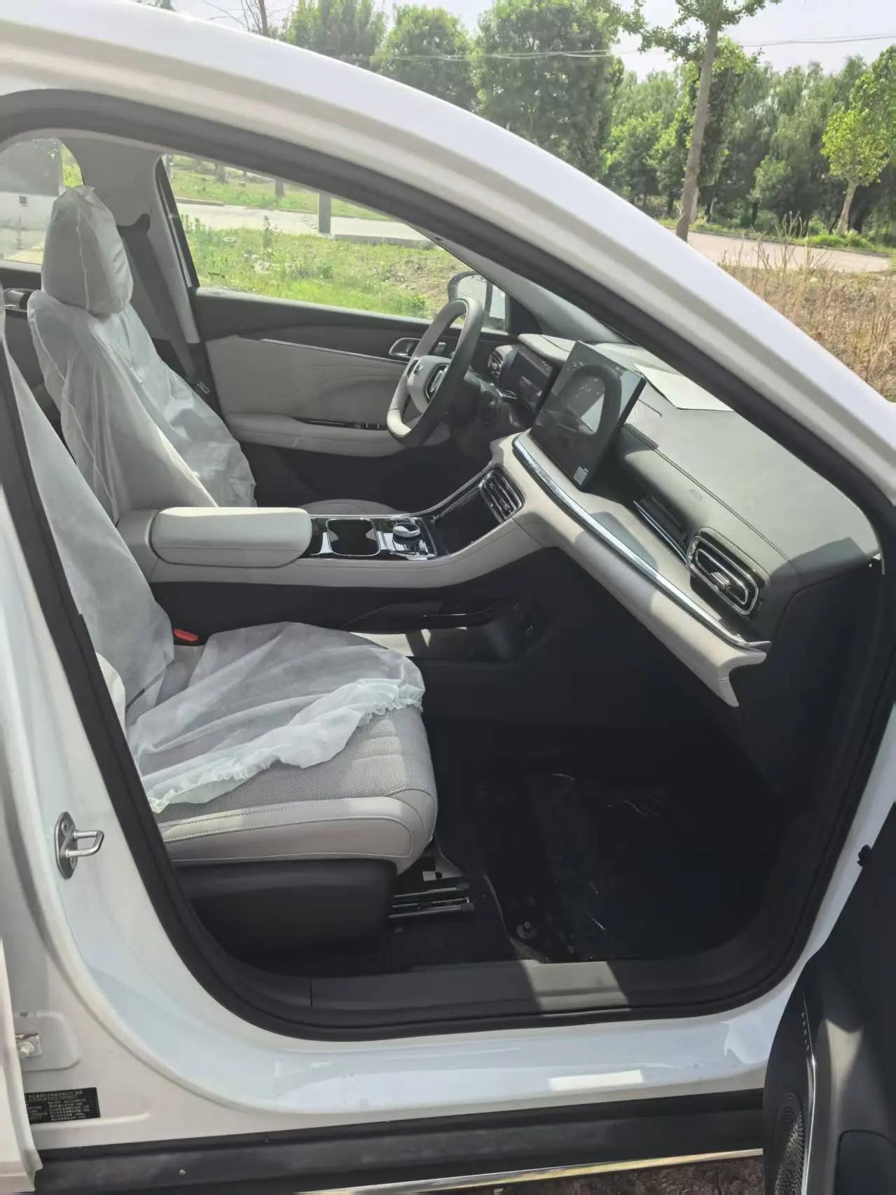 Geely Galaxy 2025 xingyao 6 EM-i 1.5 125km exploration version automatic gear 3