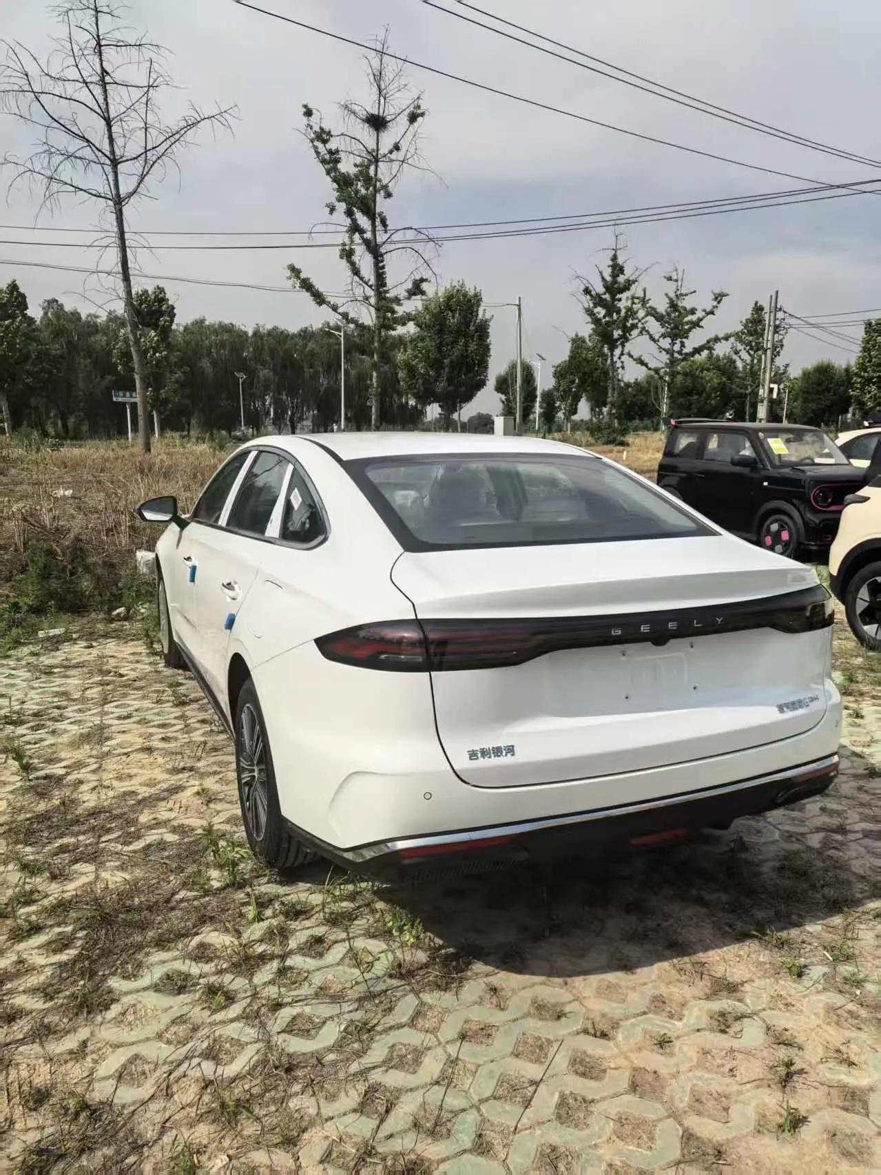 Geely Galaxy 2025 xingyao 6 EM-i 1.5 125km exploration version automatic gear 6