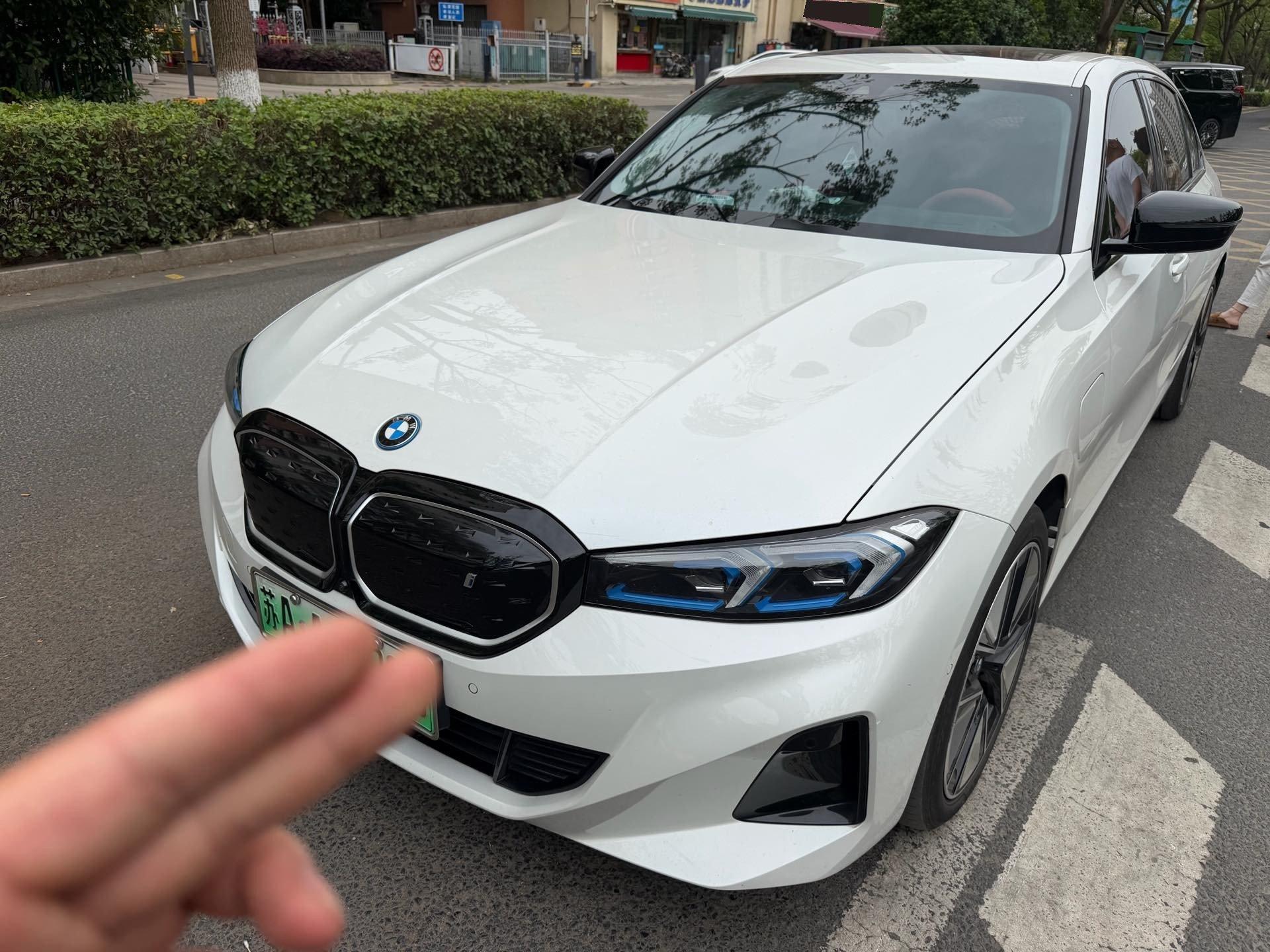 Open image lightbox: BMW 2024 i3 eDrive 40 L obsidian night sports suit automatic gear