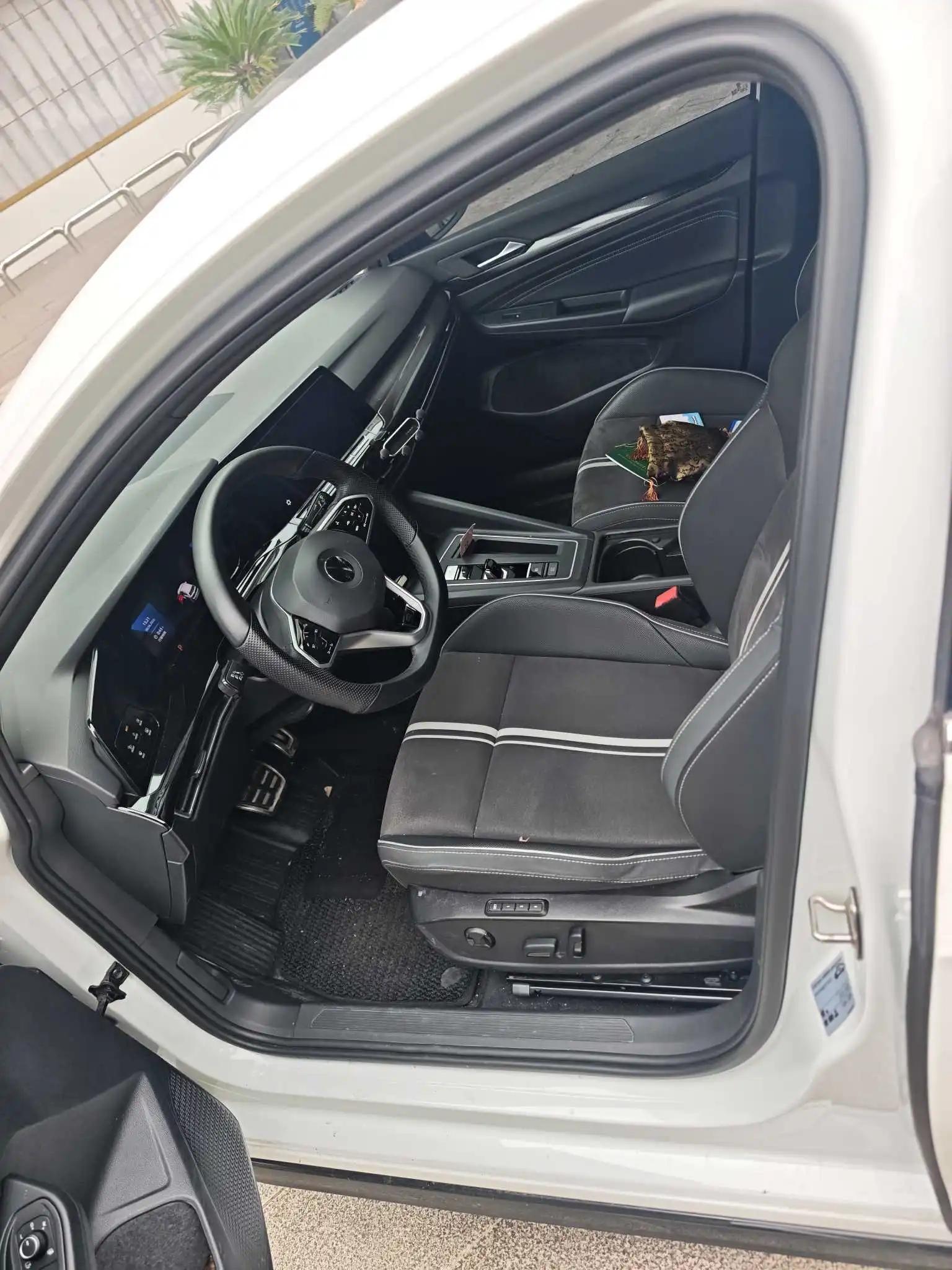 Volkswagen 2023 Golf 8 R-Line 1.4TSI 280TSI Lite Automatic 2