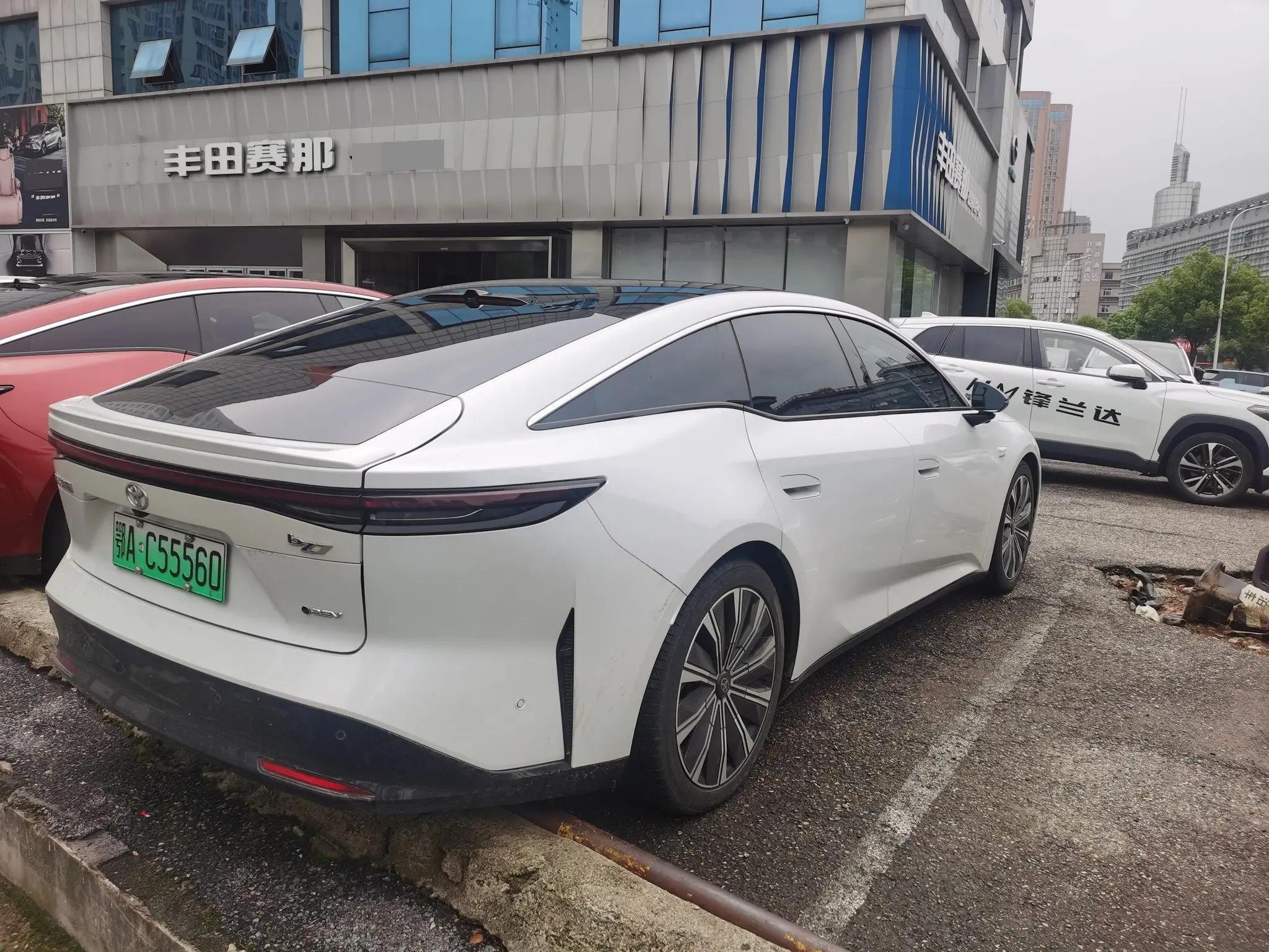 Toyota 2026 Platinum Intelligence 7 700 Max Automatic Gear 5