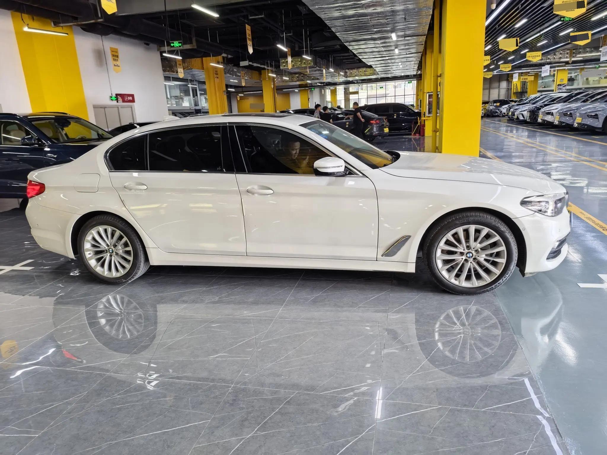 BMW 5 Series 2020 525Li Deluxe Suit 3