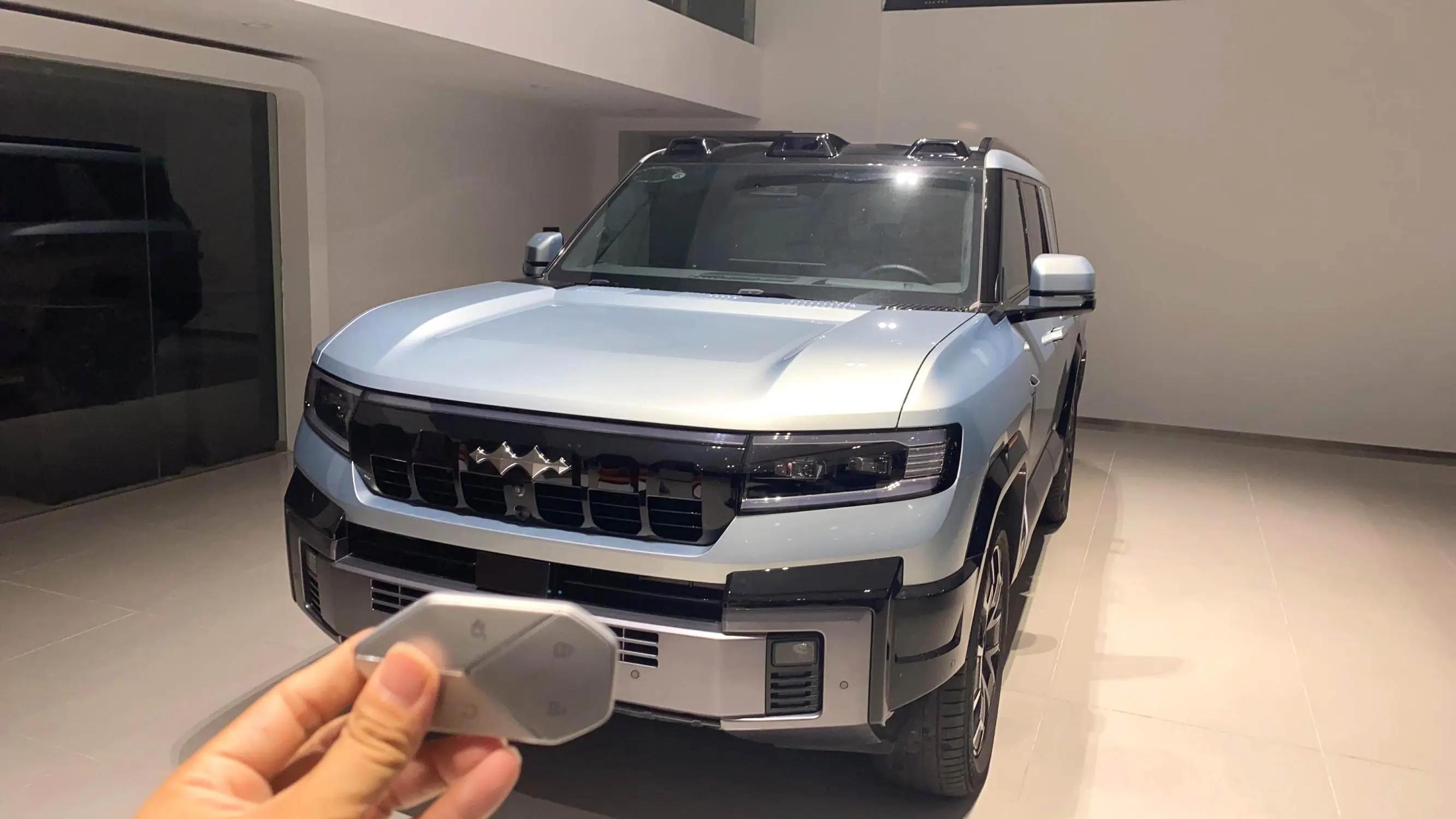 FangChengBao 2025 Leopard 8 2.0T CVT Smart & Brave Flagship 7-Seater Automatic