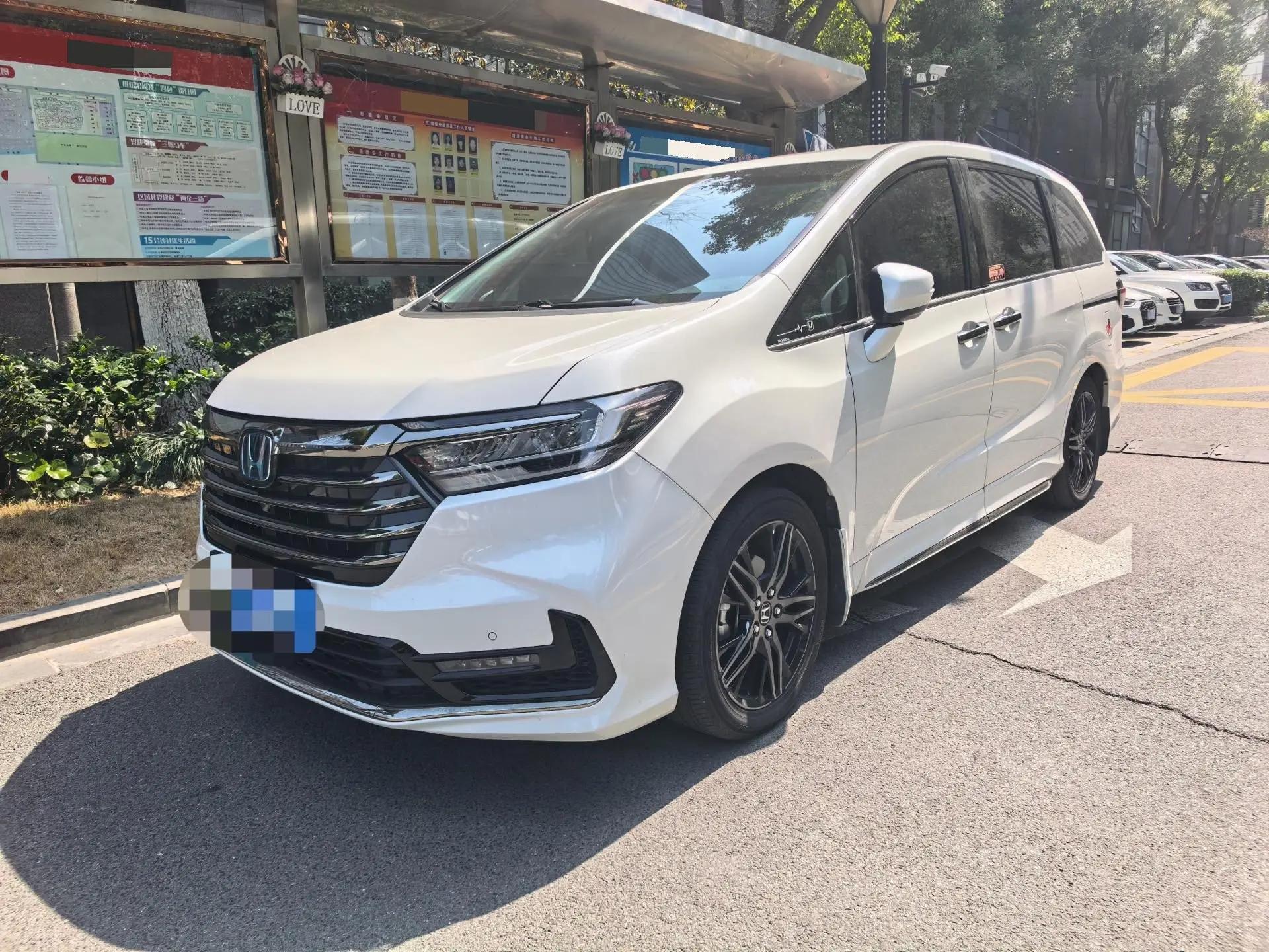 Открыть галерею: Odyssey 2022 2.0L e:HEV Rui Extreme Edition