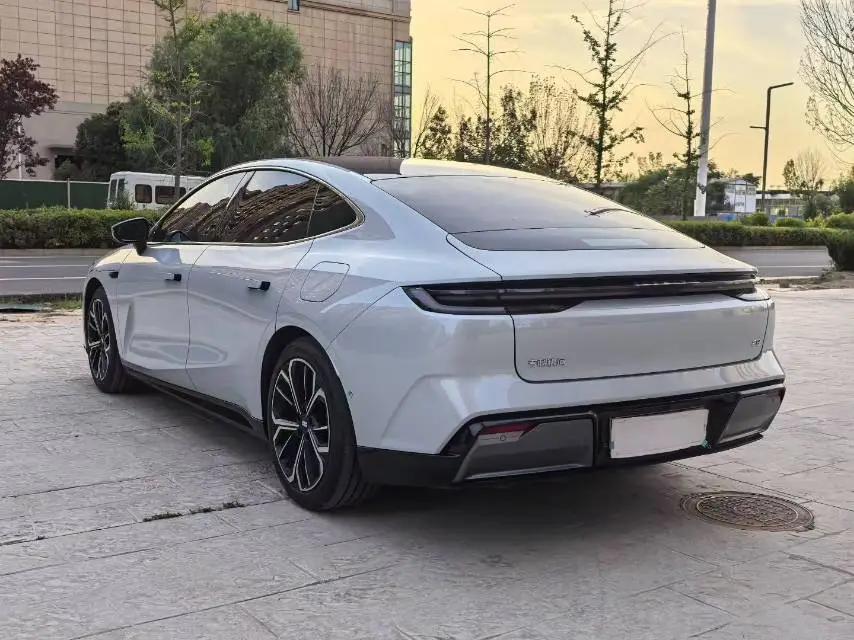 Geely Galaxy 2025 Model E8 700km Long-Range Intelligent Driving Version Automatic 7