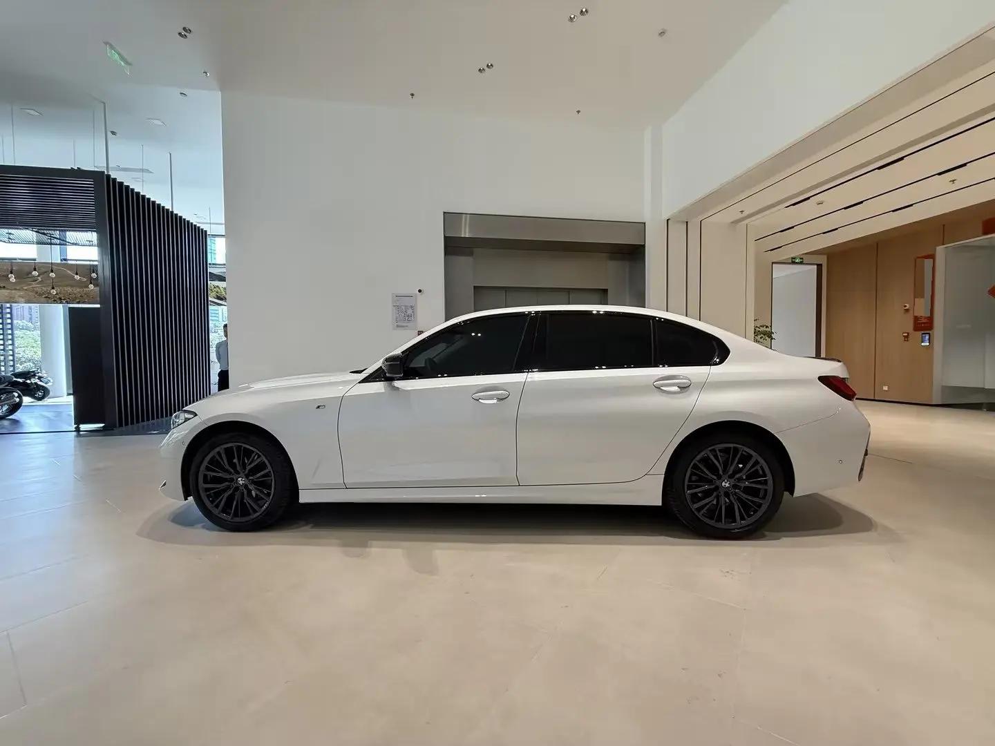 BMW 3 Series 2024 Model 325Li 2.0T M Sport Night Edition Automatic 3