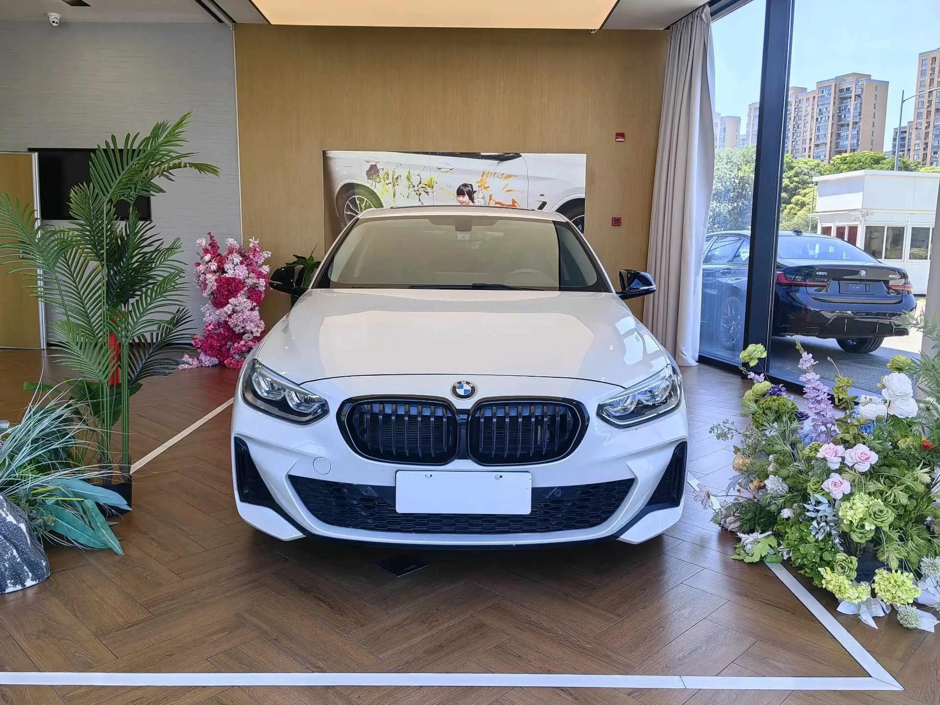 BMW 1 Series 2022 125i M Sports Obsidian Night Edition 2