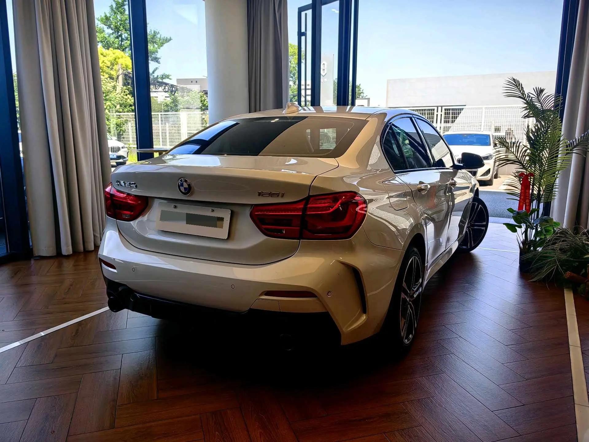 BMW 1 Series 2022 125i M Sports Obsidian Night Edition 3