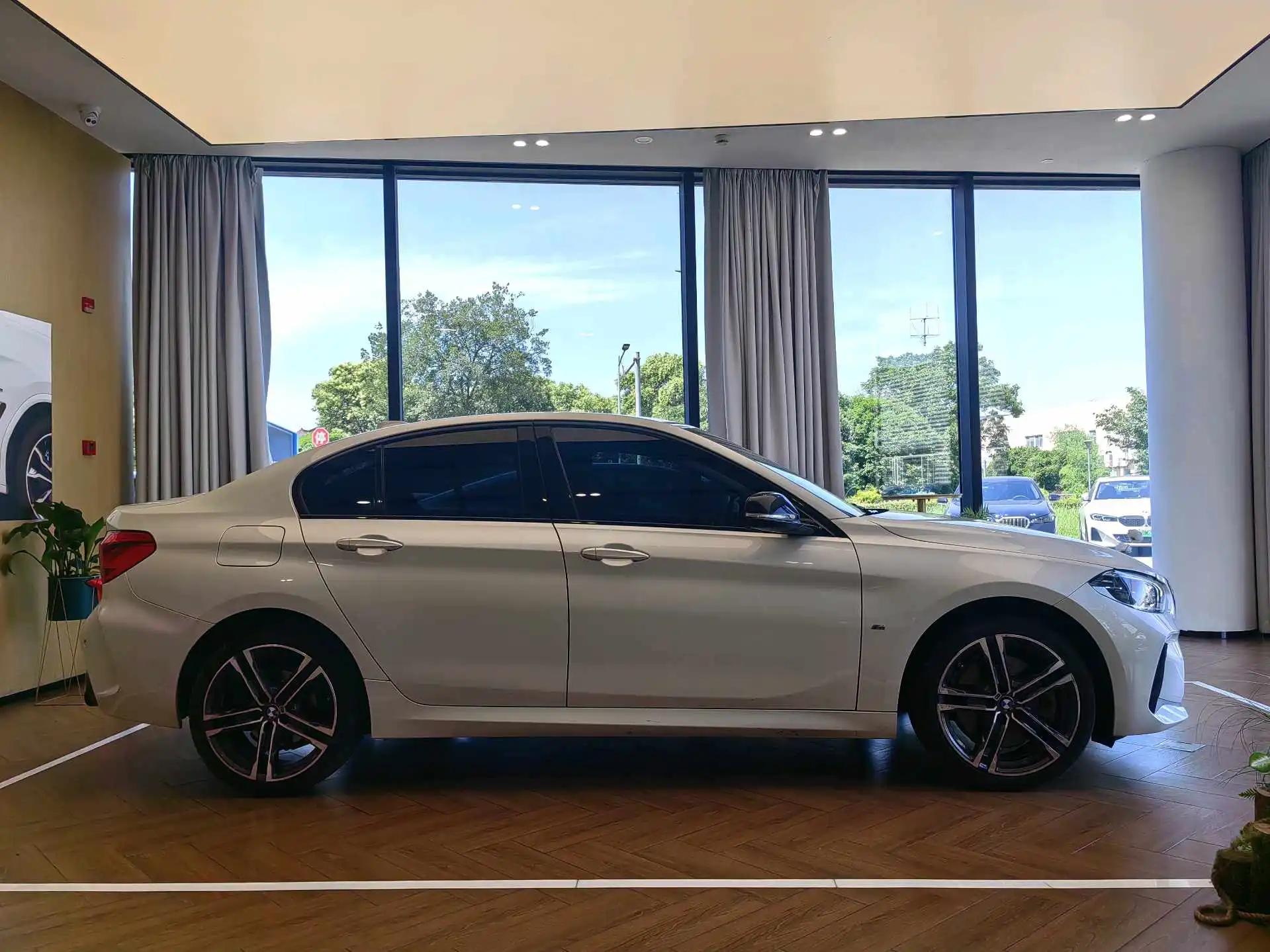 BMW 1 Series 2022 125i M Sports Obsidian Night Edition 4