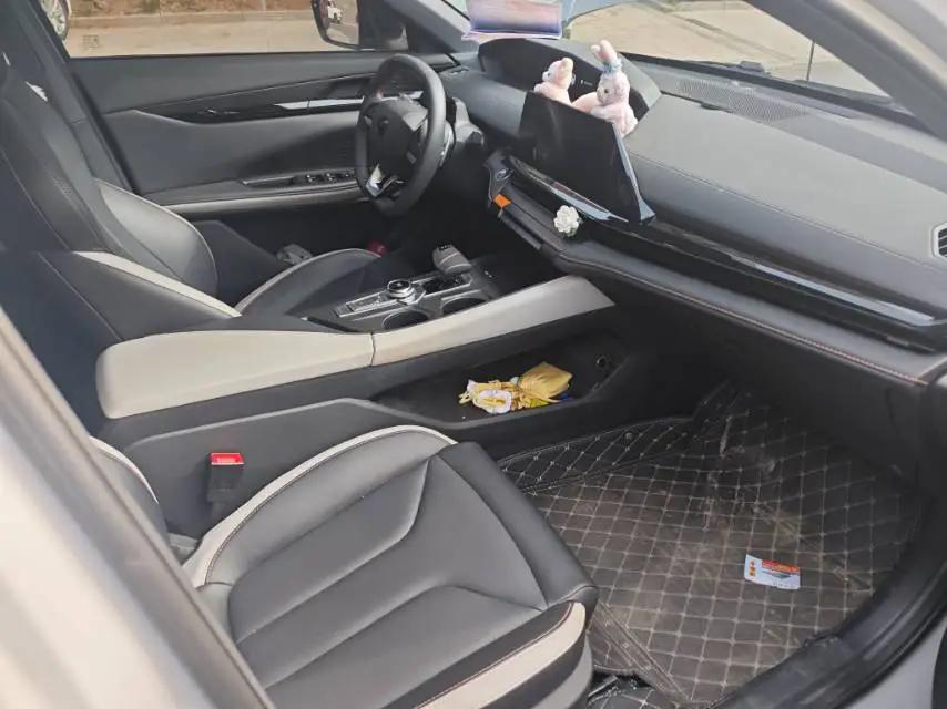 ChangAn 2023 UNI-V 1.5T Prestige Automatic 4