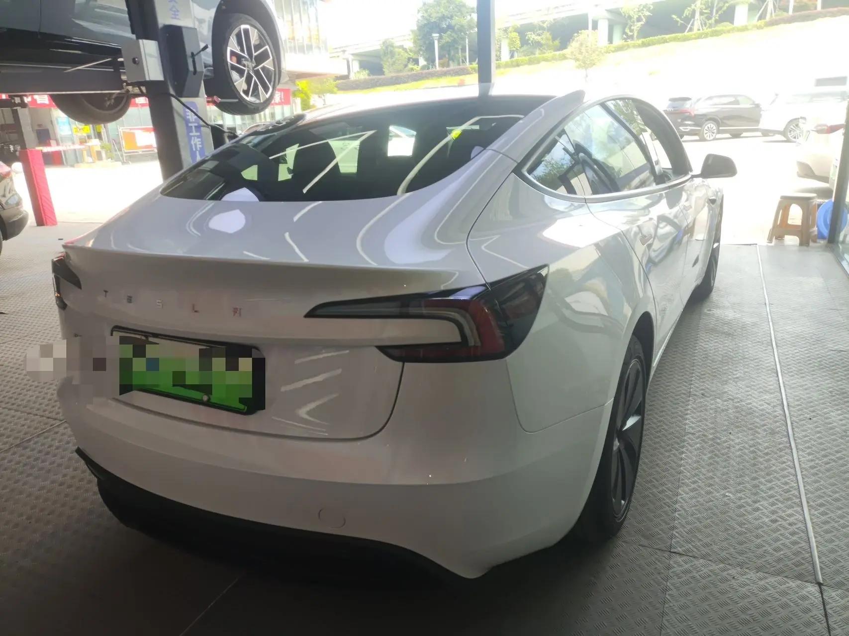 特斯拉 2025款 Model 3 长续航全轮驱动版 自动挡 3