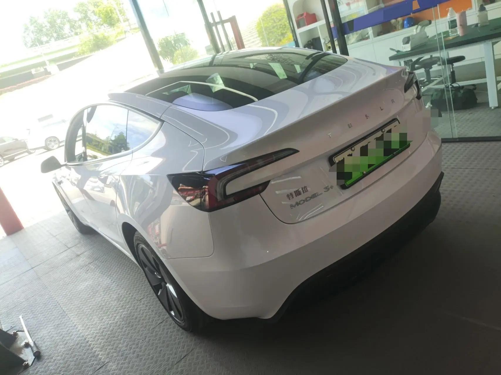 特斯拉 2025款 Model 3 长续航全轮驱动版 自动挡 4