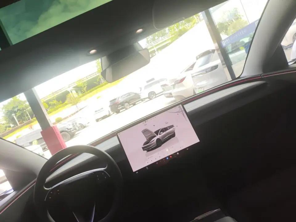 特斯拉 2025款 Model 3 长续航全轮驱动版 自动挡 7