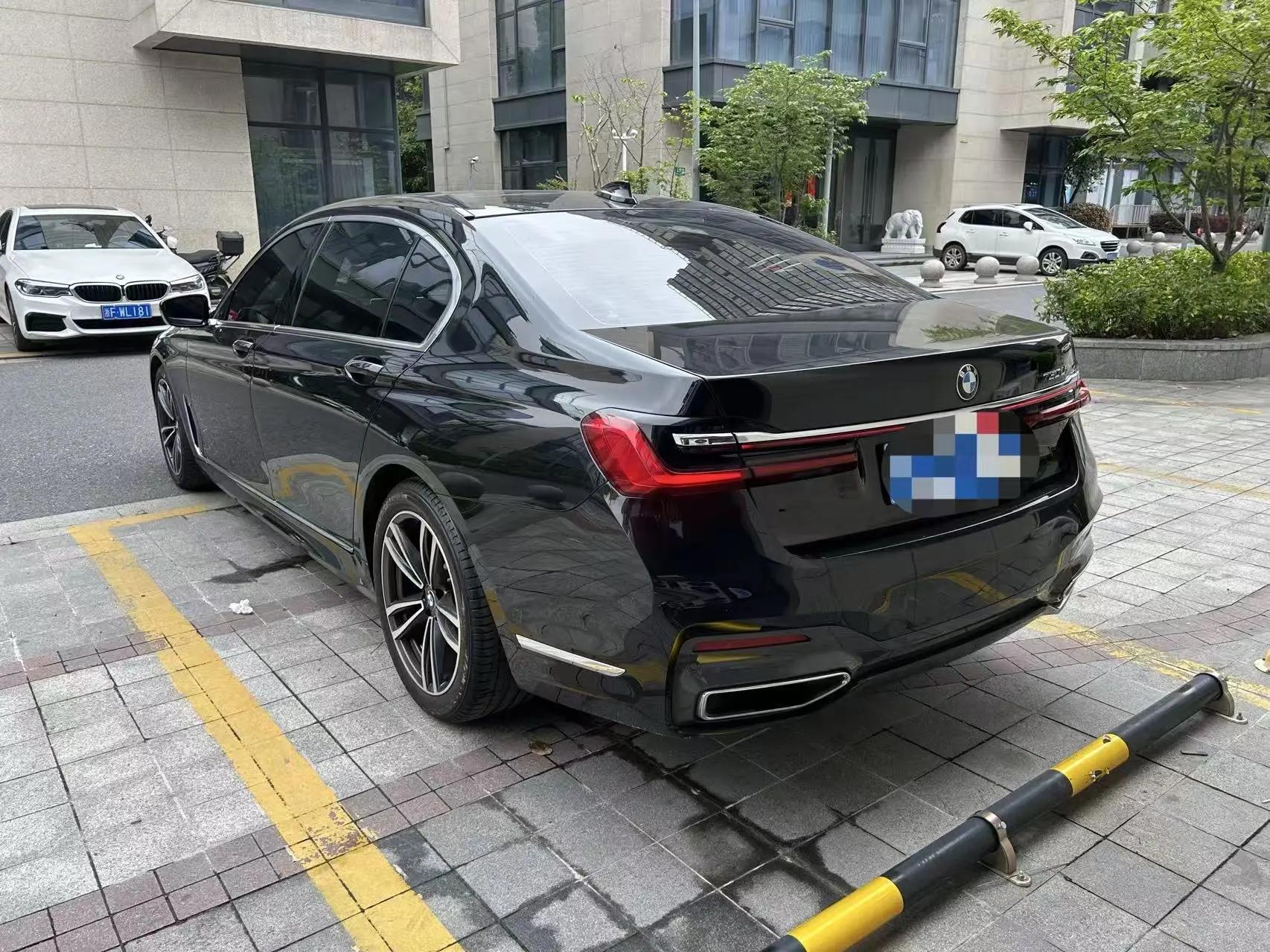 BMW 7 Series 2021 730Li M Sports Suit 12