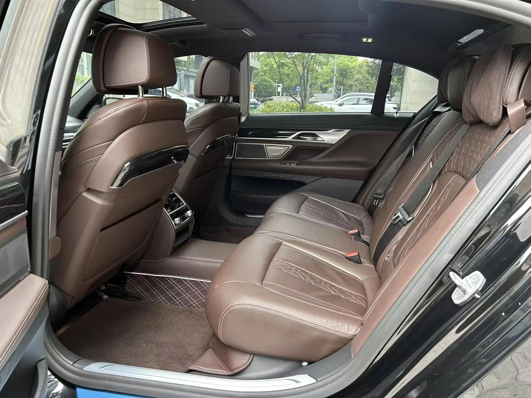 BMW 7 Series 2021 730Li M Sports Suit 4