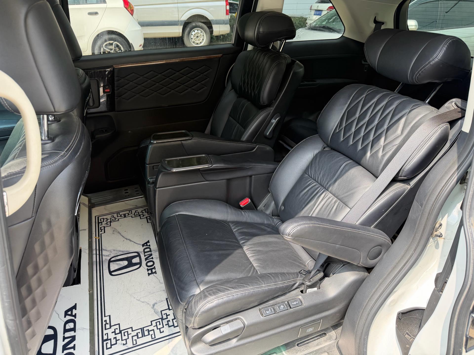 Elyson 2019 2.0L Hybrid Deluxe Edition 6