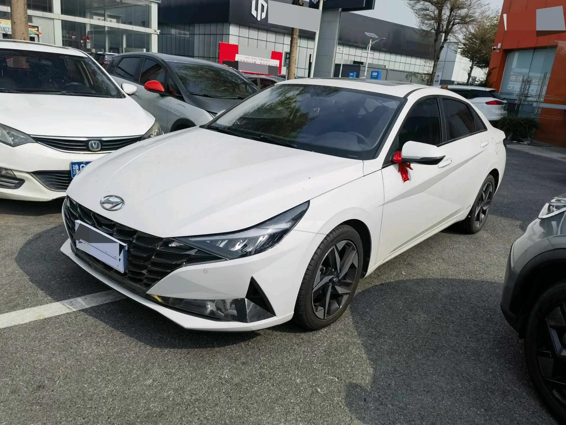 Elantra 2022 1.5L CVT LUX Premium Edition
