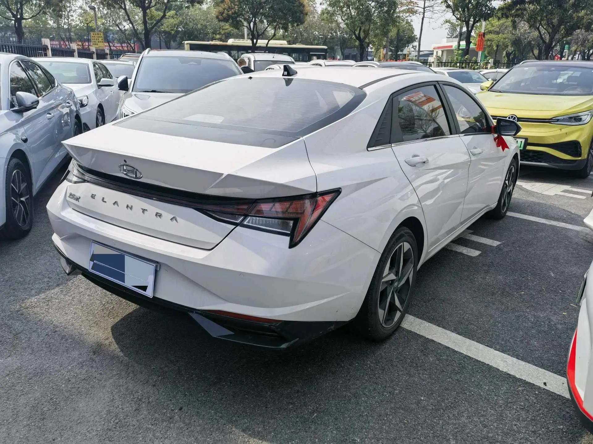 Elantra 2022 1.5L CVT LUX Premium Edition 5