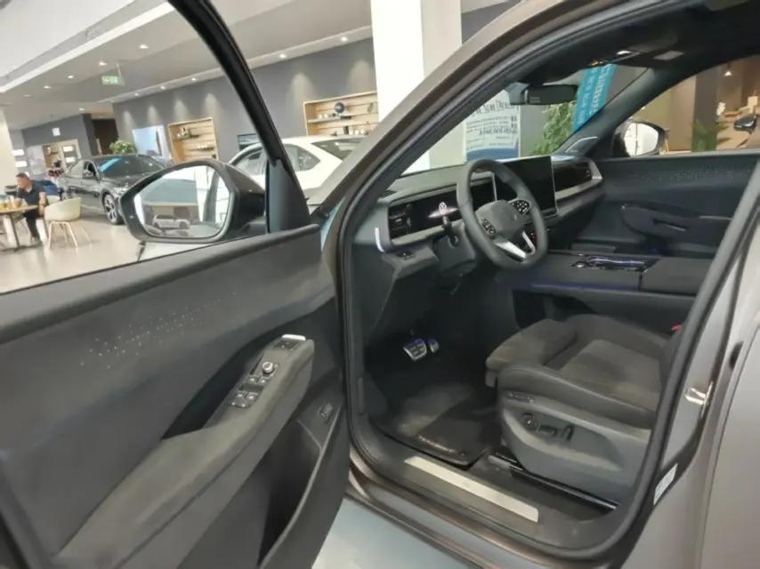 Volkswagen 2025 Tharu Pro 2.0TSI 450TSI Four-Wheel-Drive Summit Edition Automatic 3