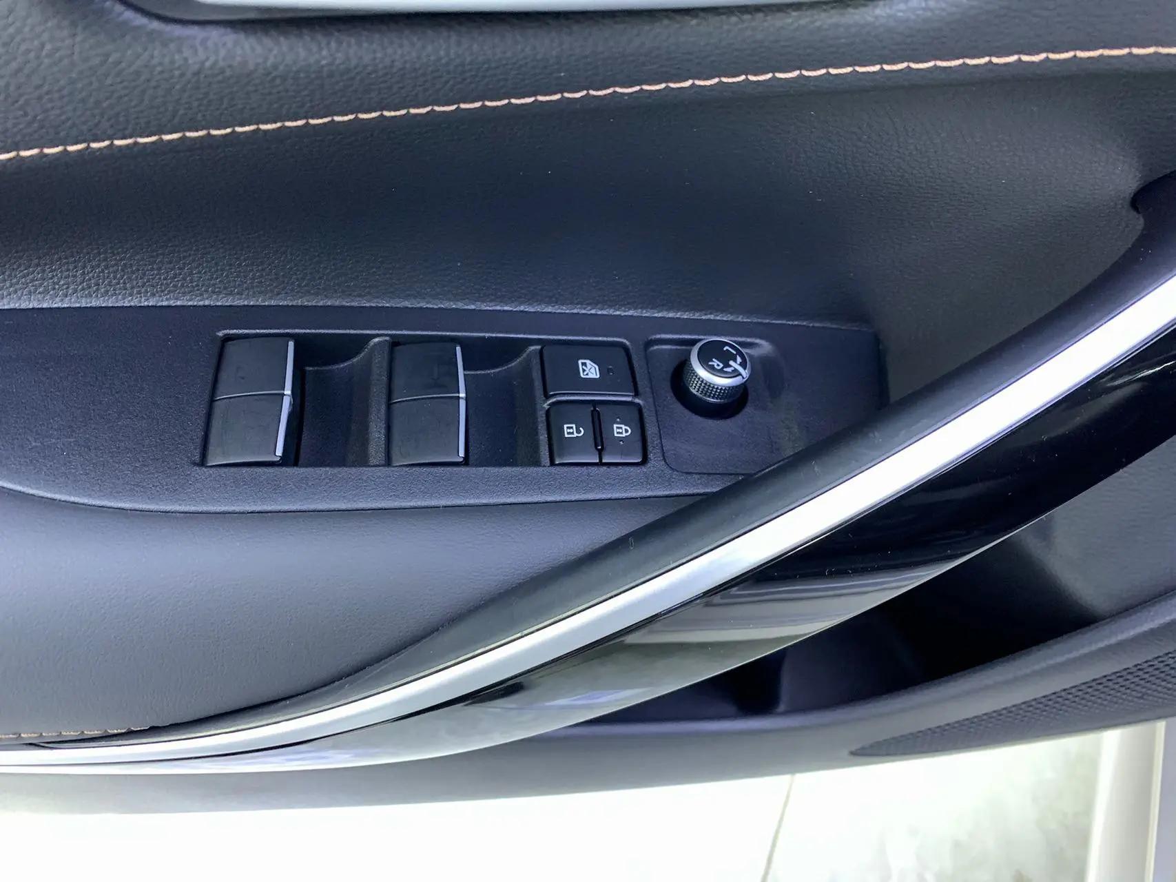 Toyota 2023 Lei Ling Shuangqing 1.8 Stepless Intelligent Electric Hybrid Sports Edition Automatic Gear 4