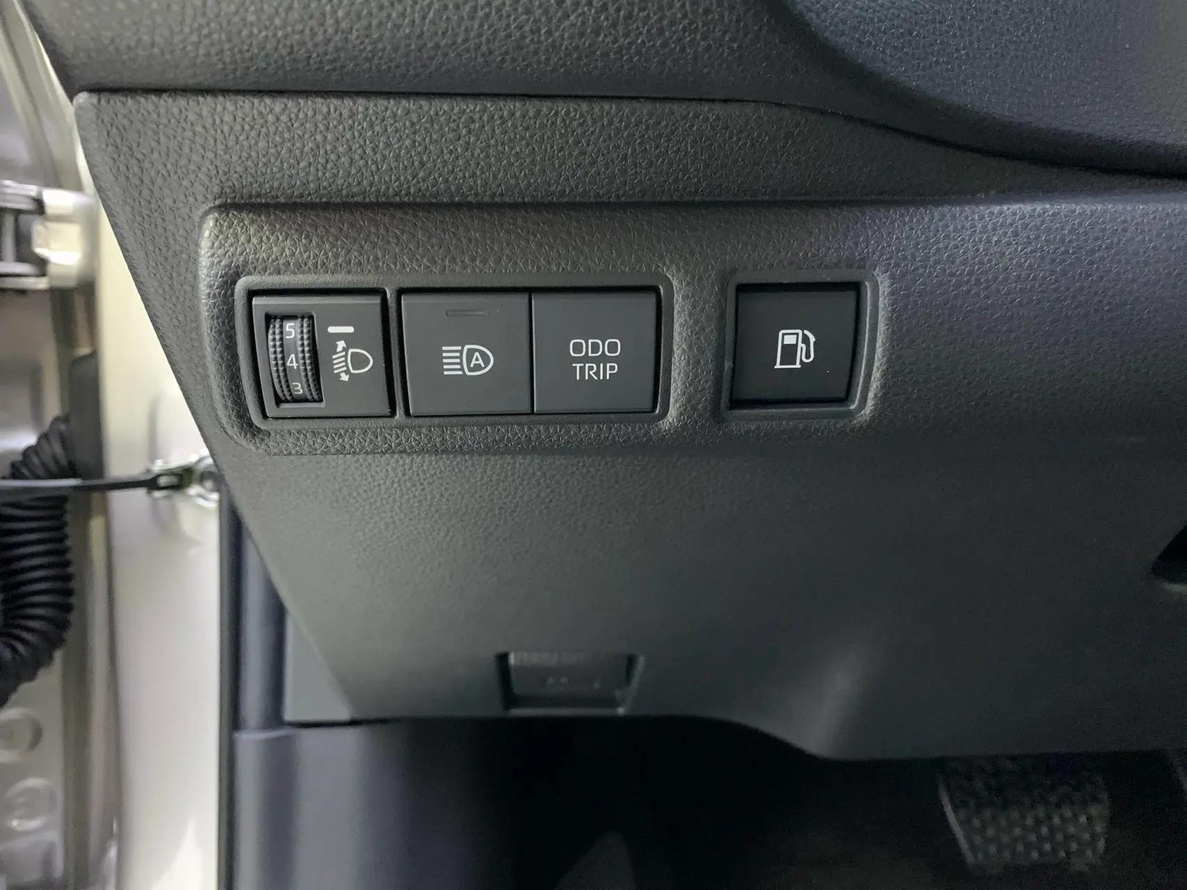 Toyota 2023 Lei Ling Shuangqing 1.8 Stepless Intelligent Electric Hybrid Sports Edition Automatic Gear 5