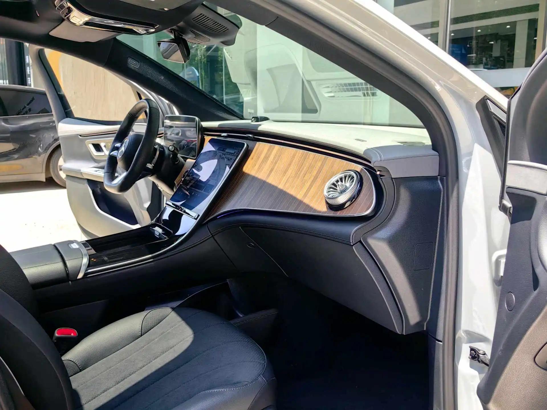 Mercedes Benz EQE SUV 2024 350 4MATIC Deluxe Edition 13