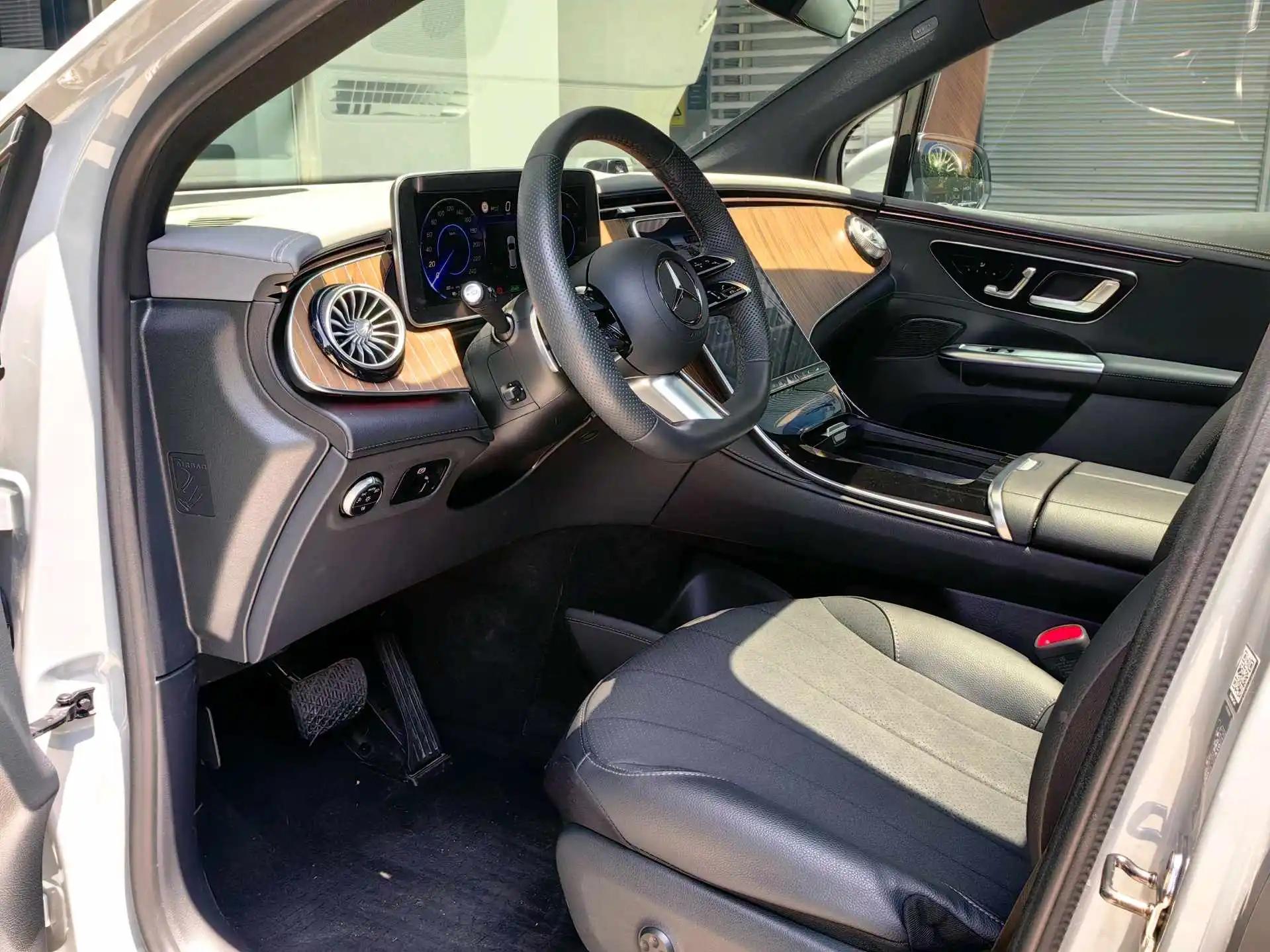 Mercedes Benz EQE SUV 2024 350 4MATIC Deluxe Edition 8