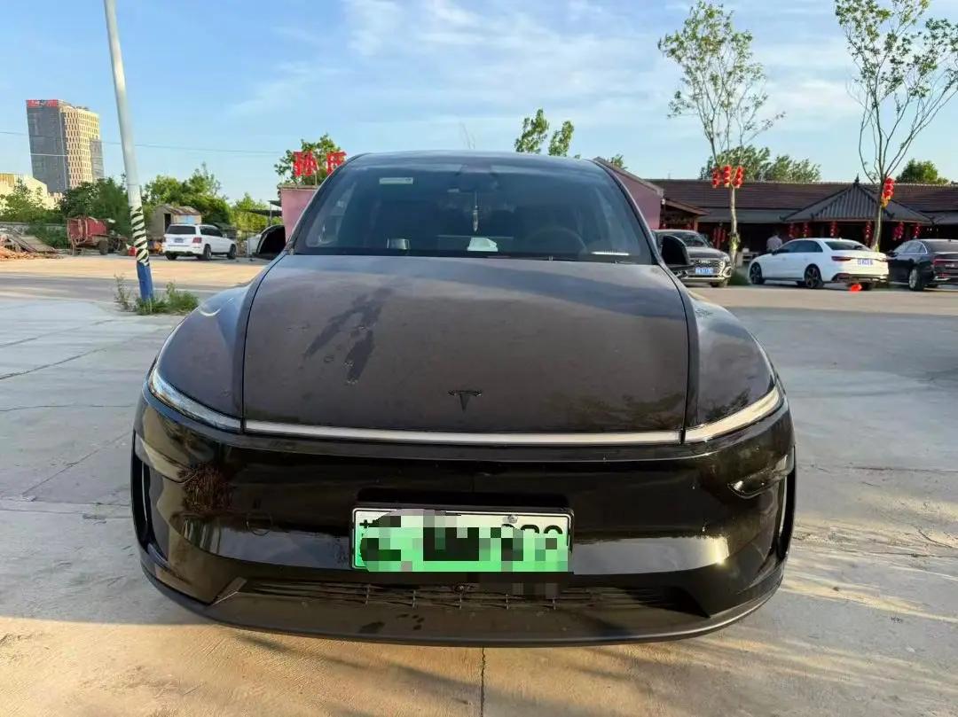 Tesla 2025 Model Y Long Range All-Wheel Drive Automatic 3