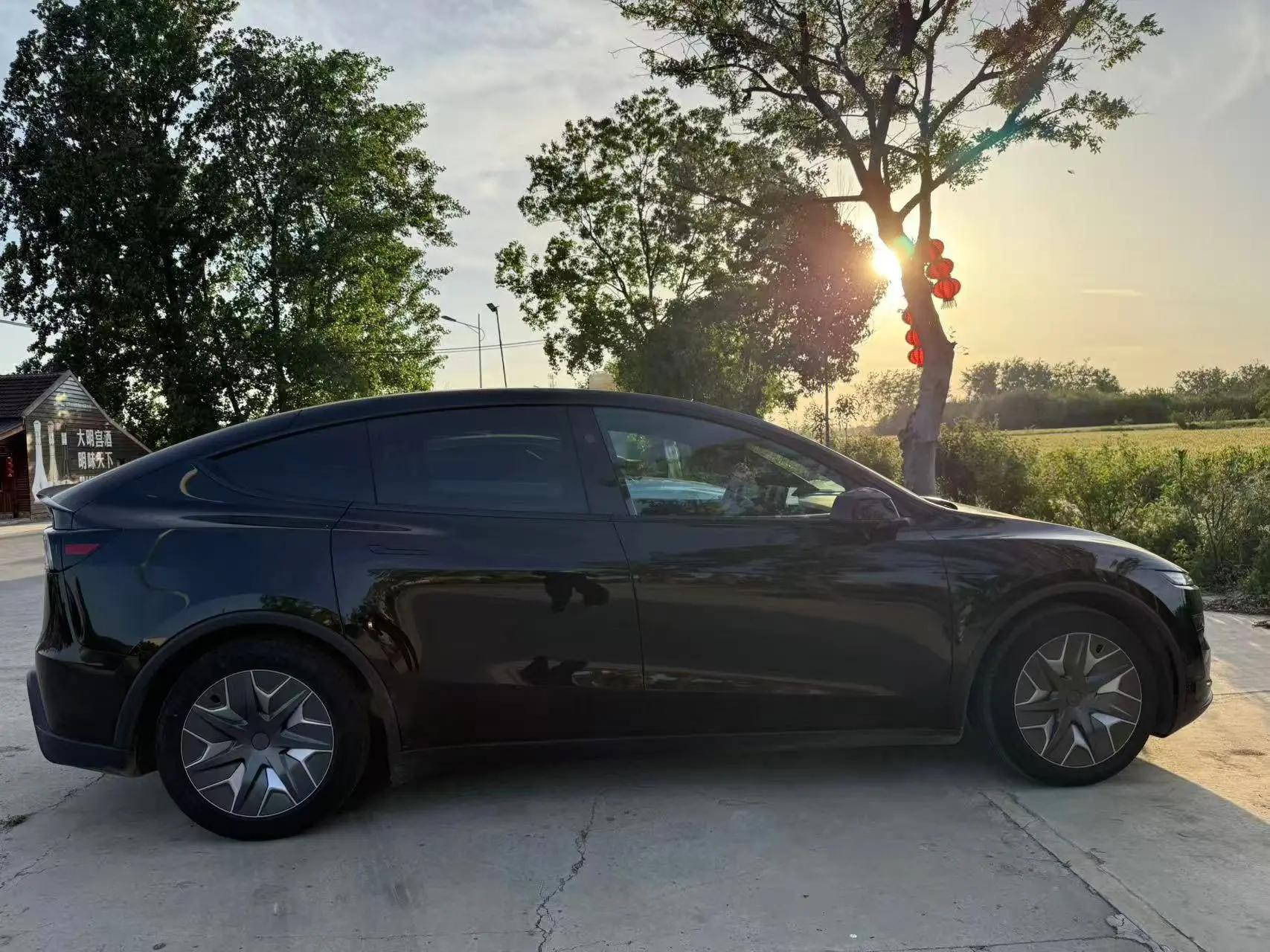 Tesla 2025 Model Y Long Range All-Wheel Drive Automatic 5