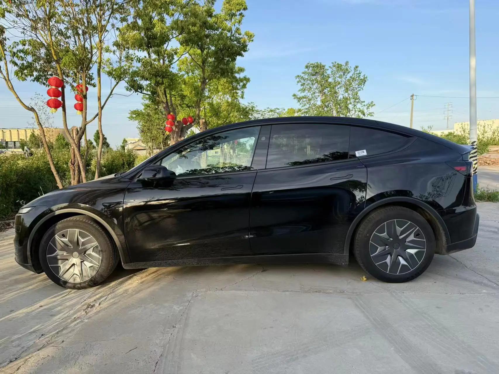 Tesla 2025 Model Y Long Range All-Wheel Drive Automatic 7
