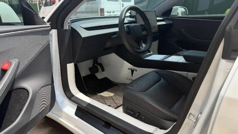 Tesla 2025 Model 3 Rear-Wheel Drive Automatic 5