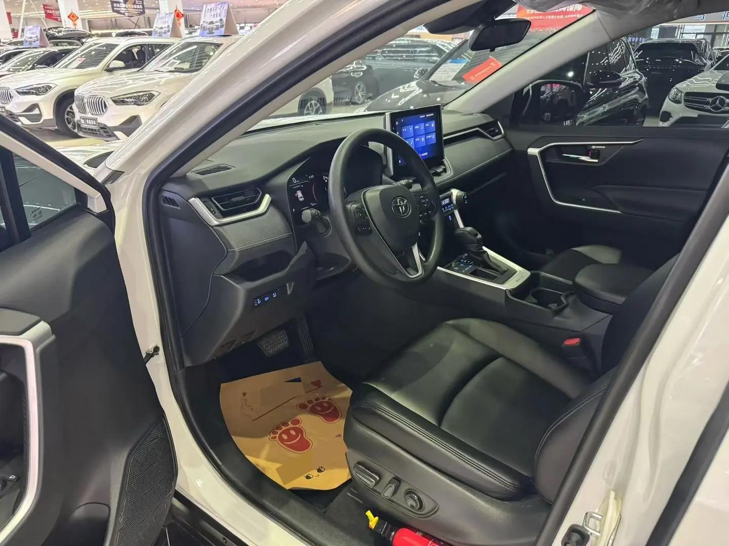RAV4 Rongfeng 2021 2.0L CVT Two-Drive Fashion Edition 3