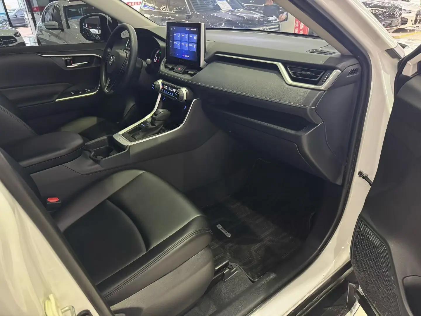 RAV4 Rongfeng 2021 2.0L CVT Two-Drive Fashion Edition 4