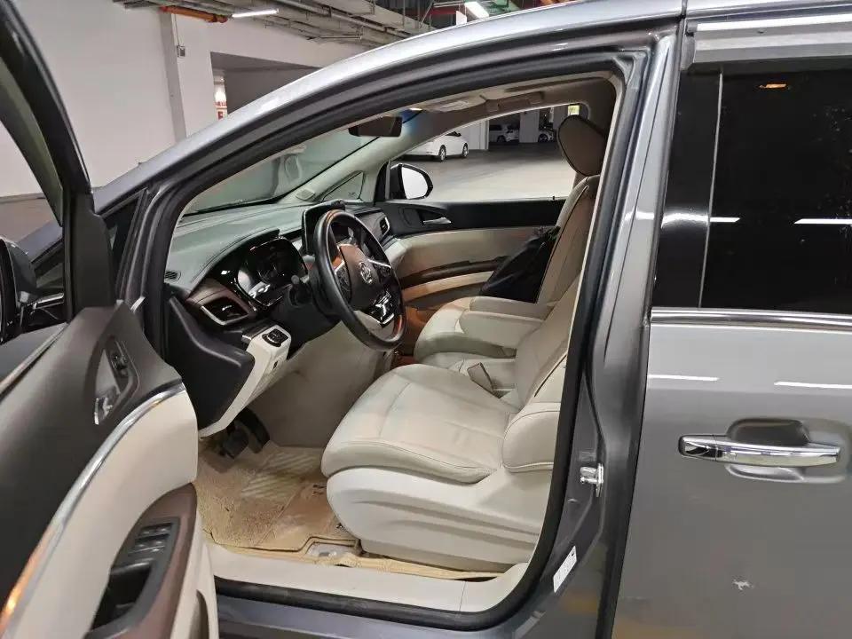 Buick GL8 2021 Land Business Class 652T Smart Luxury Model 4