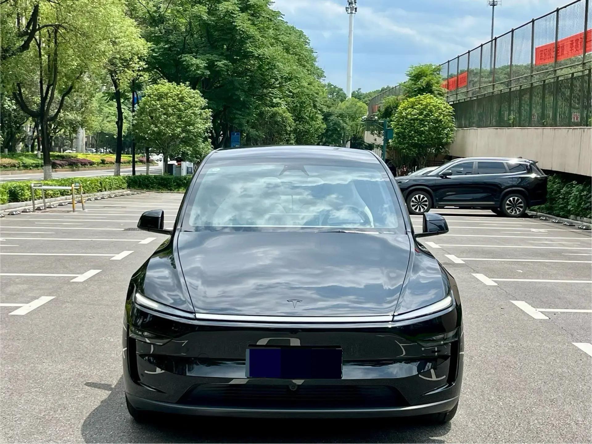 Tesla 2025 Model Y Long Range All-Wheel Drive Automatic 2