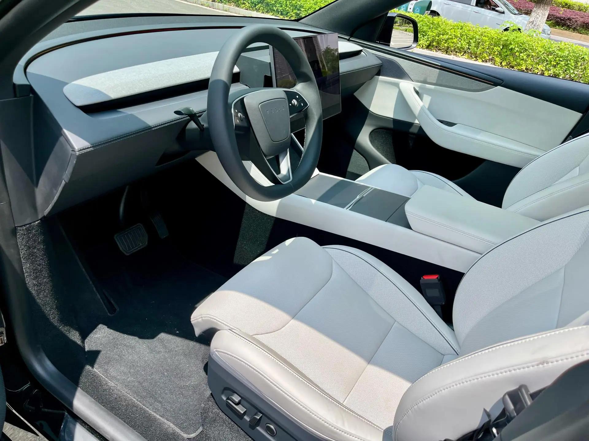 Tesla 2025 Model Y Long Range All-Wheel Drive Automatic 4