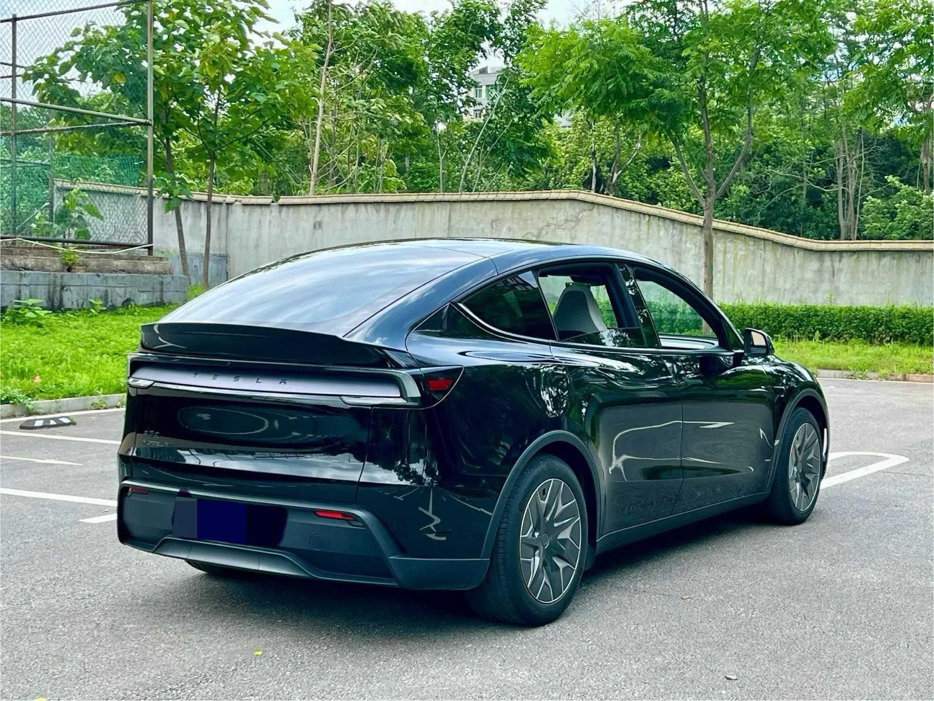 Tesla 2025 Model Y Long Range All-Wheel Drive Automatic 9