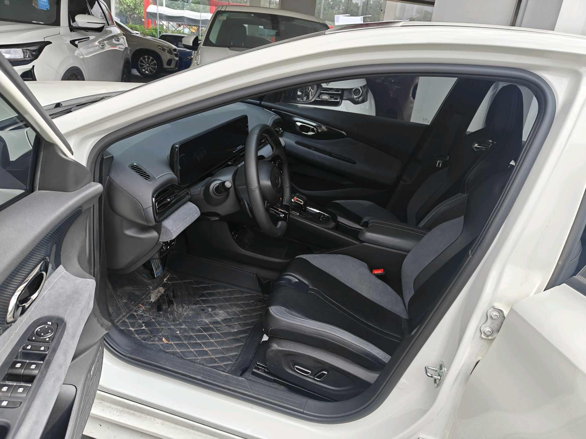 GAC Trumpchi 2023 Shadow Leopard R 2.0T 400T PRO Automatic 2