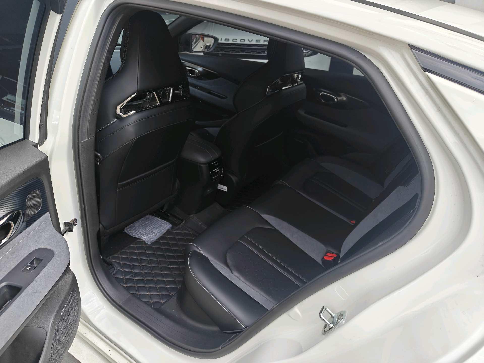 GAC Trumpchi 2023 Shadow Leopard R 2.0T 400T PRO Automatic 3