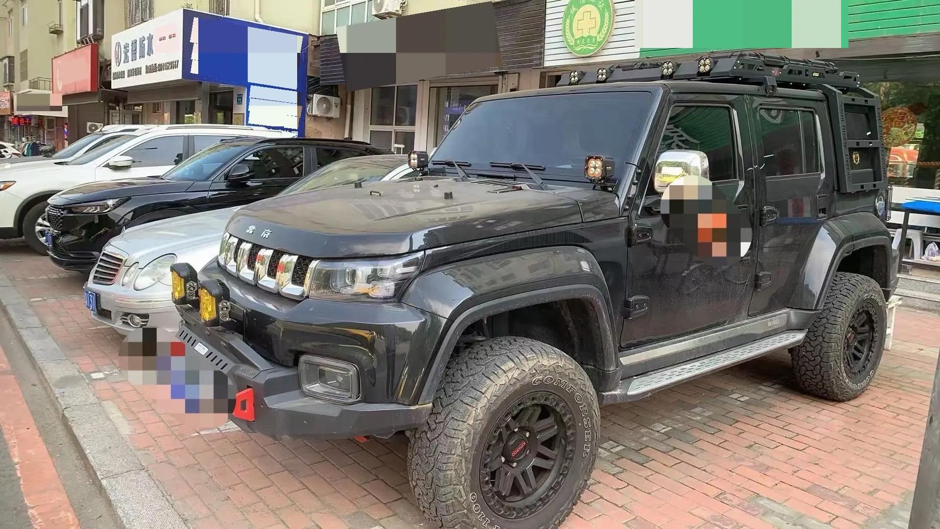 Открыть галерею: Beijing 2024 BJ40 2.0T City Hunter Glory Edition Automatic Gear