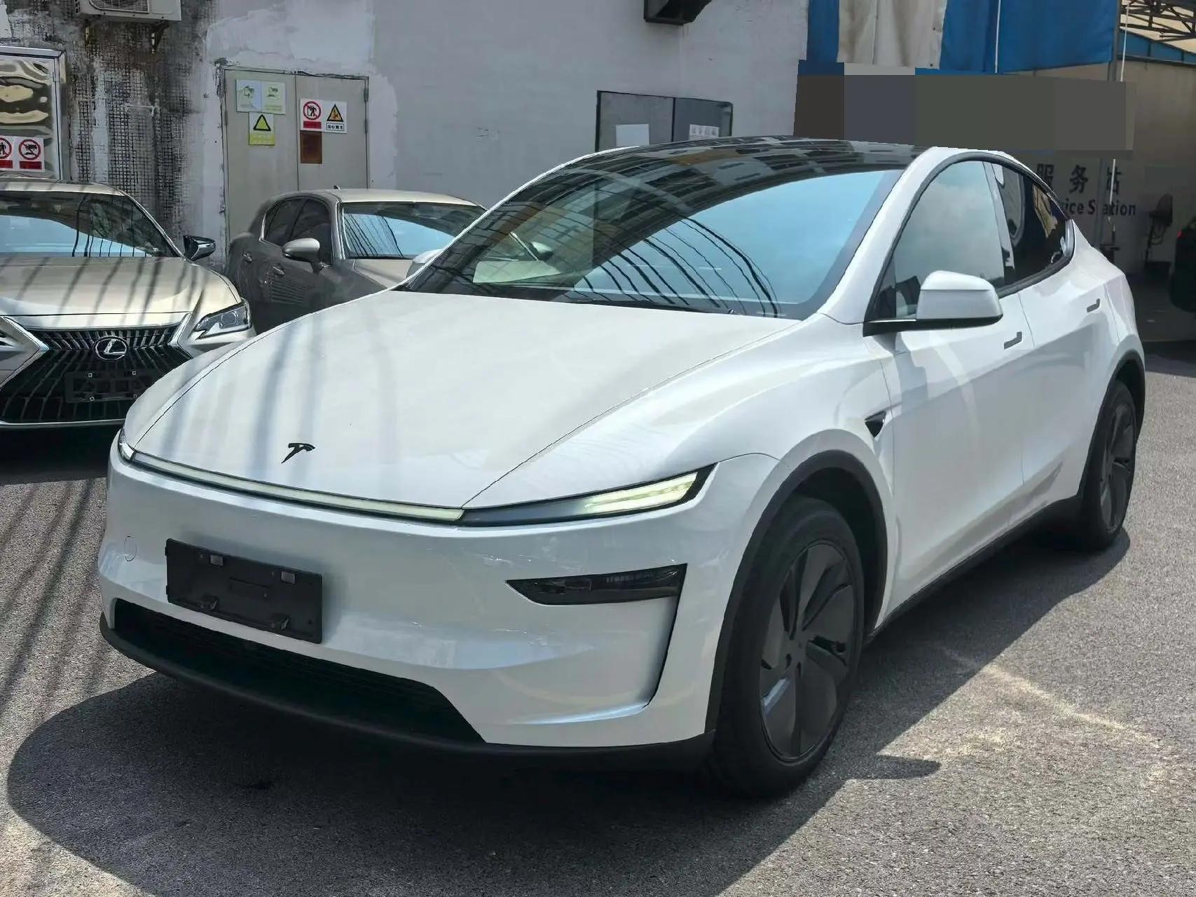 Tesla 2026 Model Y Rear-Wheel Drive Automatic