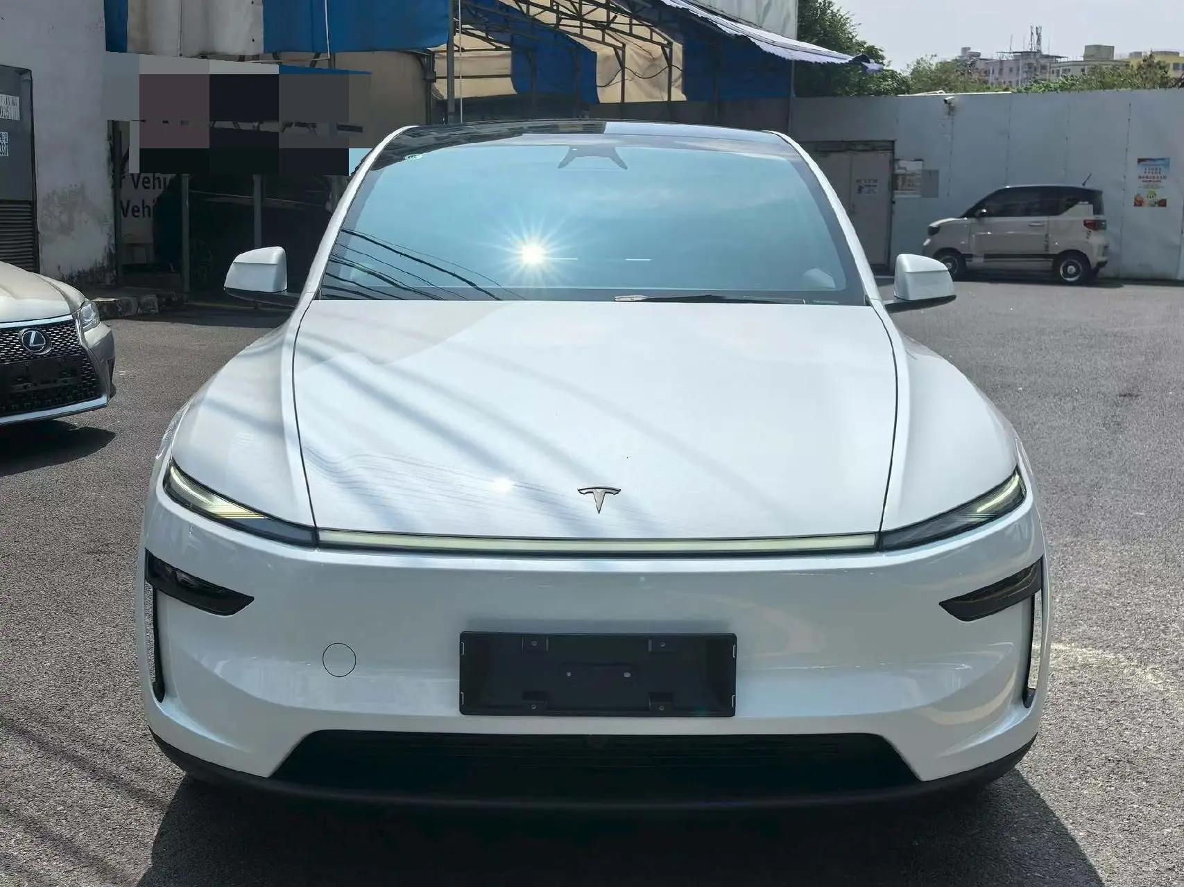 Tesla 2026 Model Y Rear-Wheel Drive Automatic 2