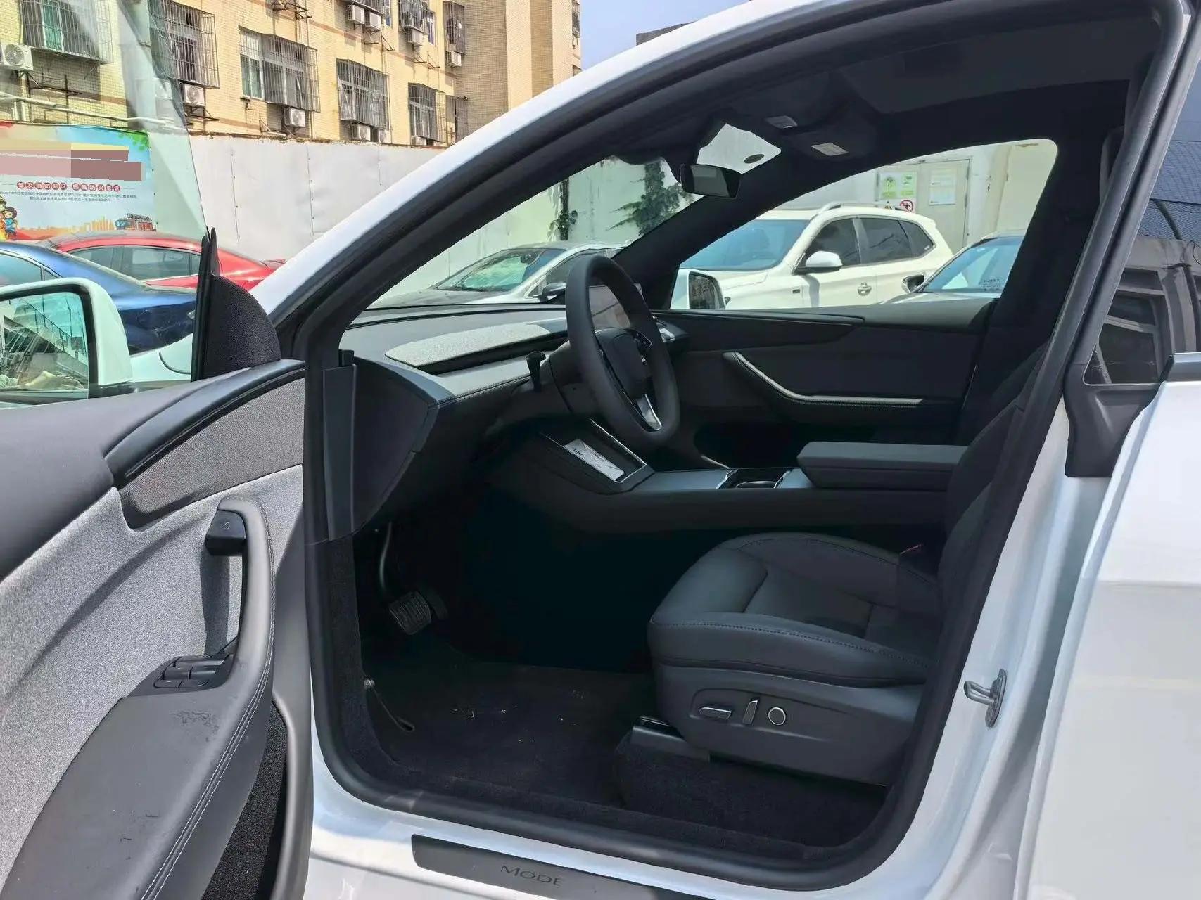 Tesla 2026 Model Y Rear-Wheel Drive Automatic 4
