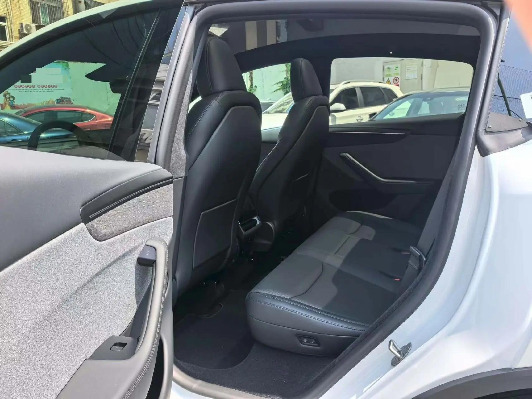 Tesla 2026 Model Y Rear-Wheel Drive Automatic 5