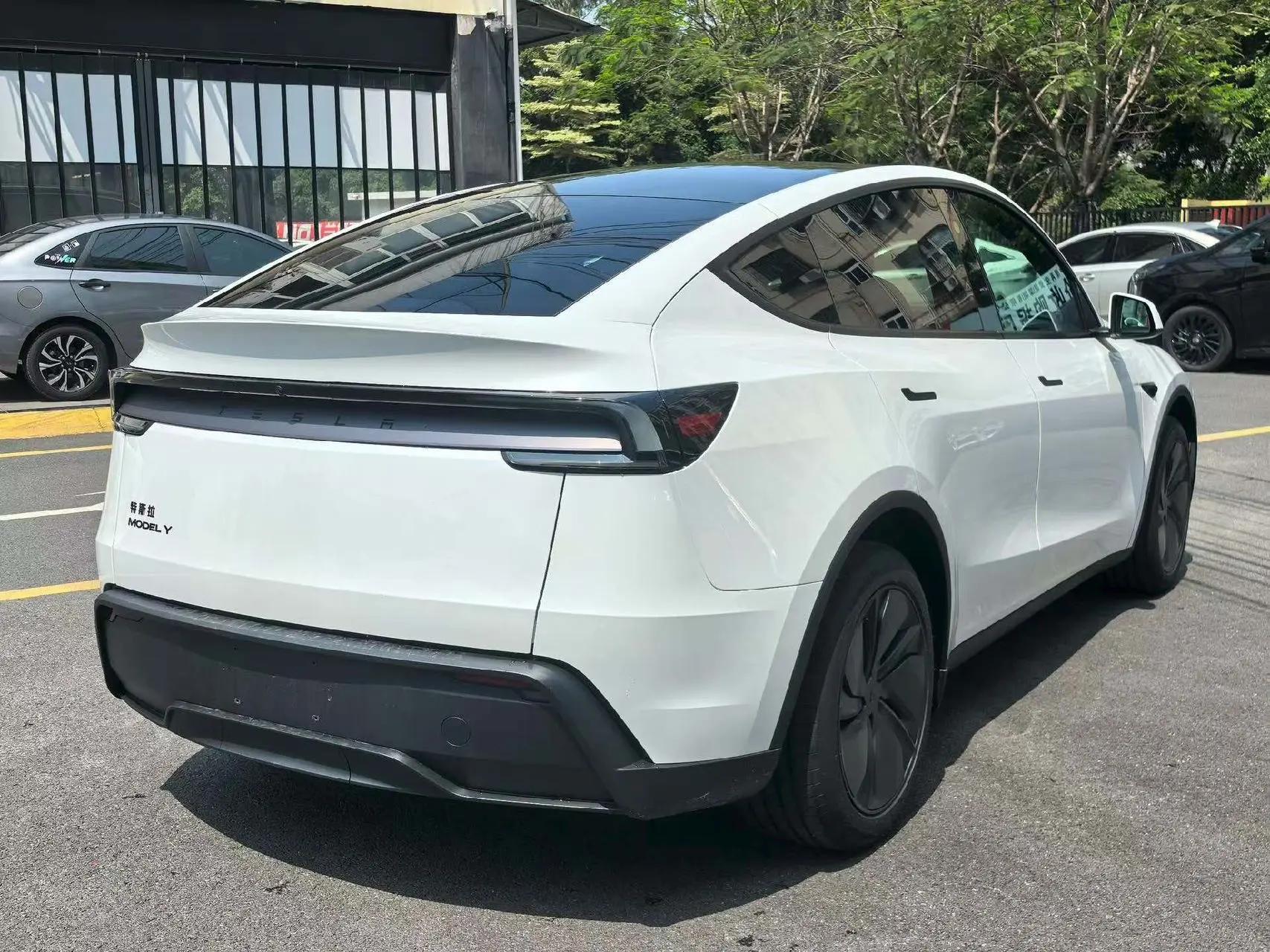 Tesla 2026 Model Y Rear-Wheel Drive Automatic 7
