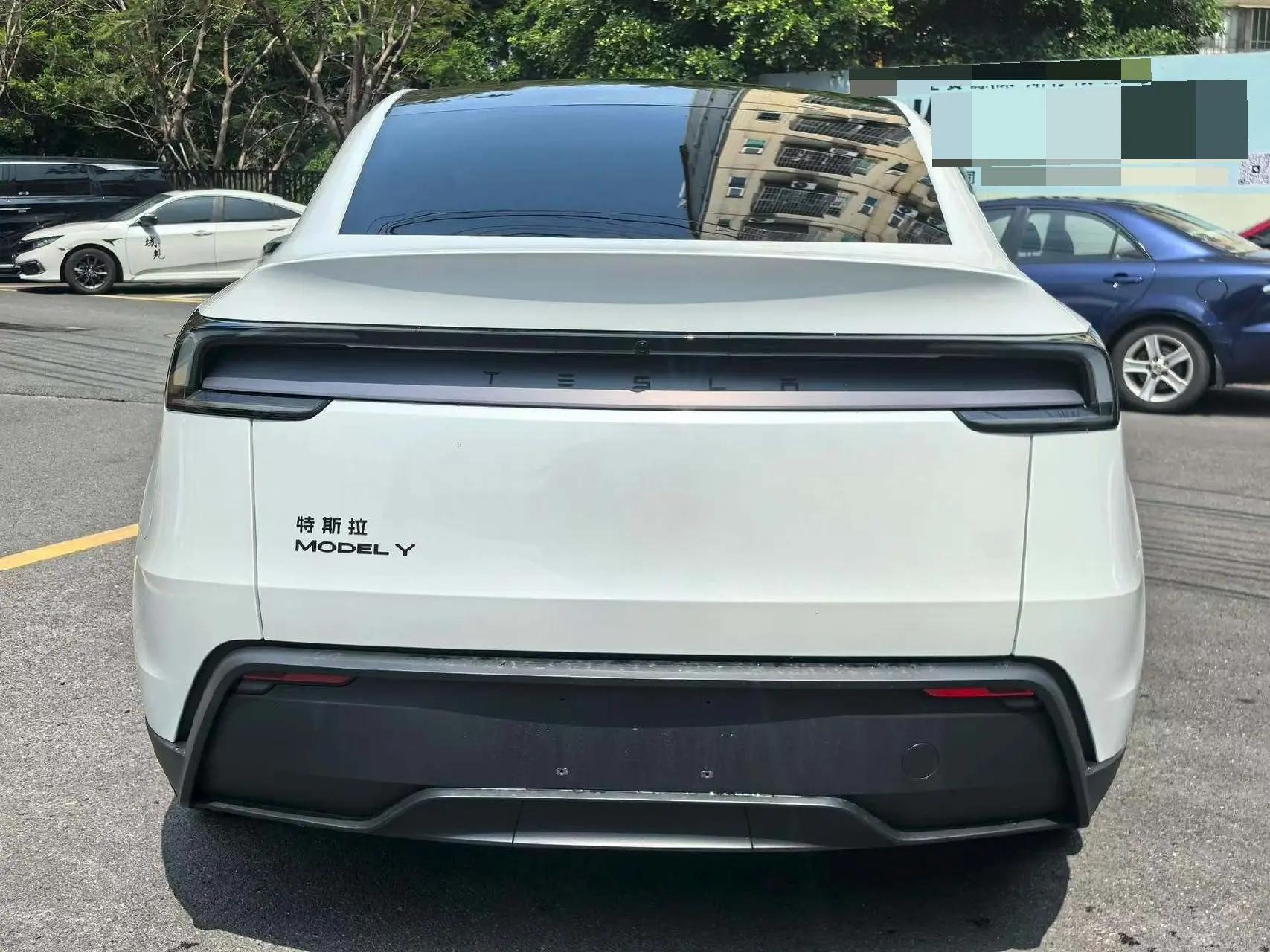 Tesla 2026 Model Y Rear-Wheel Drive Automatic 8